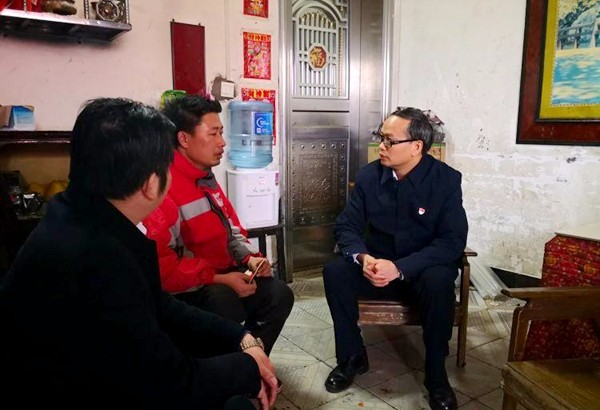 覃万成来攸开展走访慰问活动