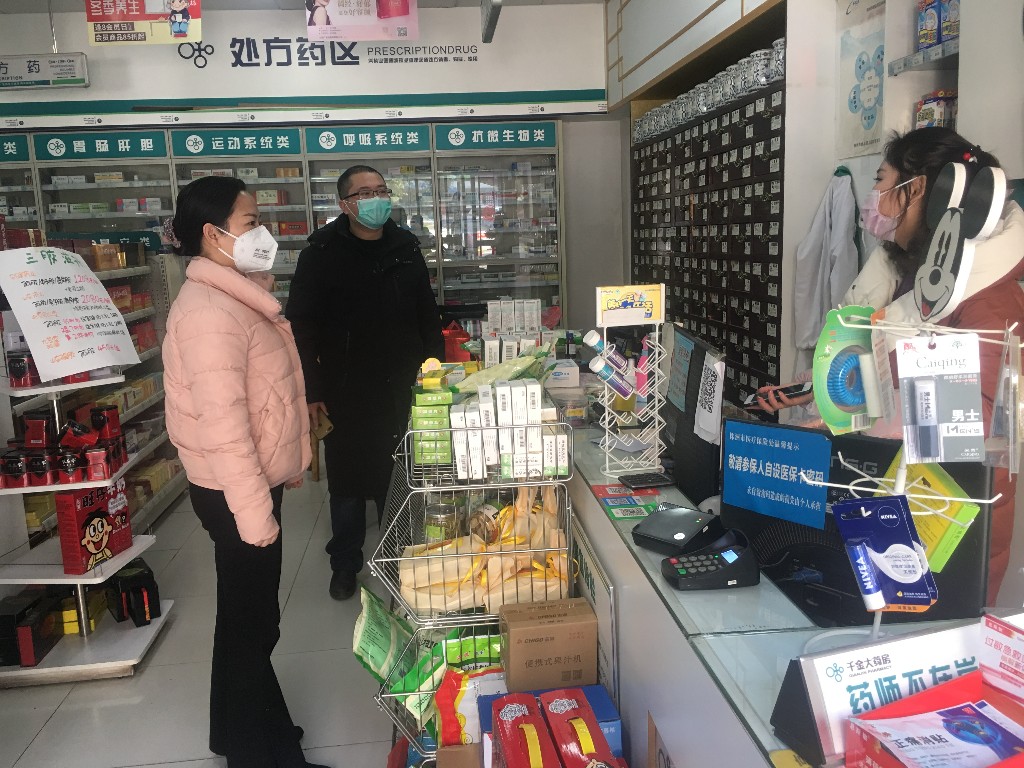 区领导分赴荷塘区各地督导疫情防控工作