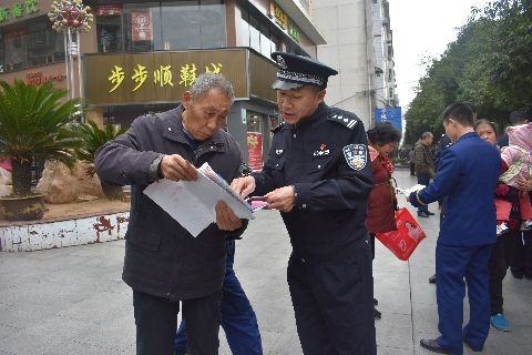 炎陵警方组织开展 “110宣传日”宣传活动
