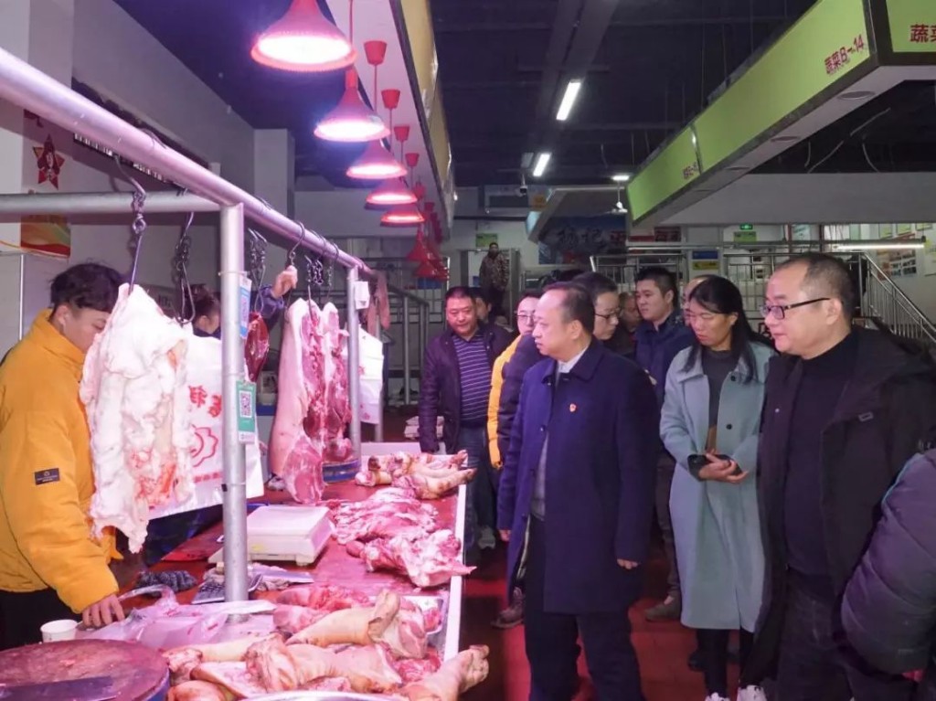 区长杨晓江节前走访慰问困难党员群众，督查安全生产工作