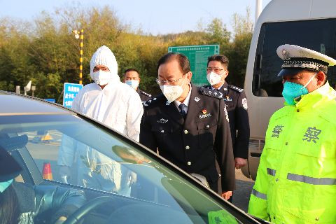 李晓葵同志深入一线督导疫情防控工作