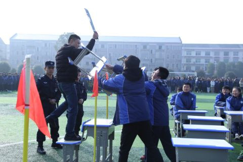 反恐防暴进校园  携手联动保平安