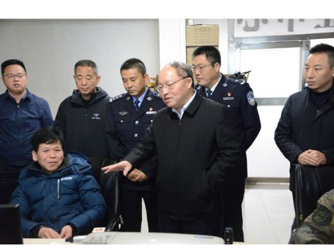 何剑波同志一行督导“两节两会”全市道路交通安全管理工作