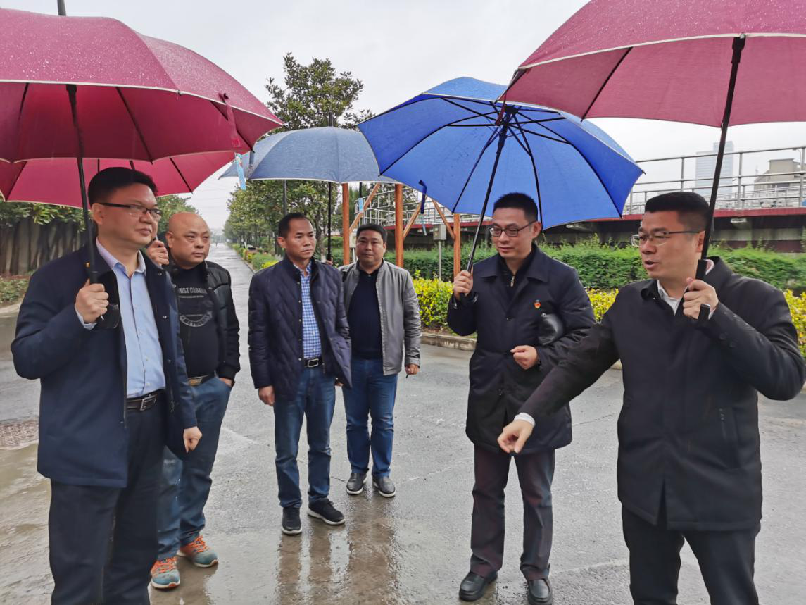 株洲市生态环境局局长彭小中冒雨带队开展春节特护期环境安全检查