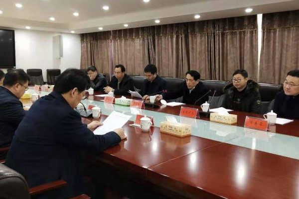 省扶贫办党组副书记、副主任贺丽君来攸看望慰问因公殉职扶贫干部吴爱秋家属