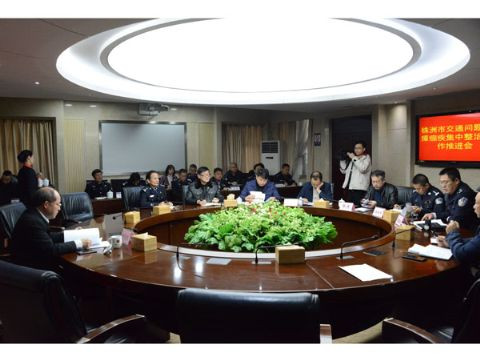 何剑波同志一行督导“两节两会”全市道路交通安全管理工作