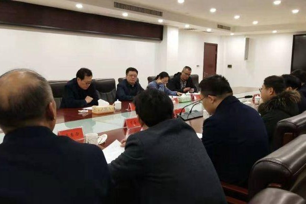 省扶贫办党组副书记、副主任贺丽君来攸看望慰问因公殉职扶贫干部吴爱秋家属
