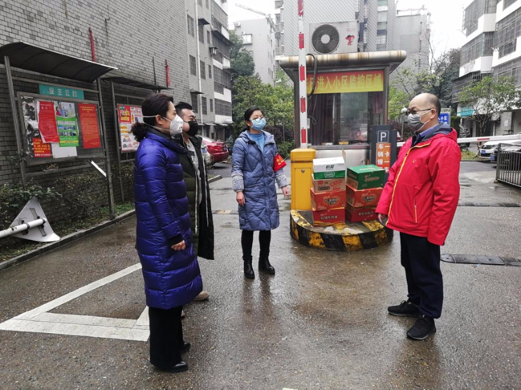 区委统战部将温暖送至抗“疫”一线
