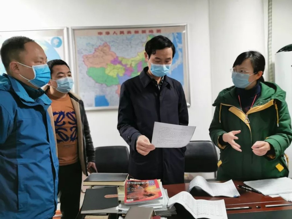 区委书记王建勇督查居民小区疫情防控工作