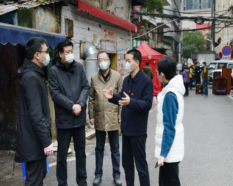 抗击疫情  我们勇做逆行者