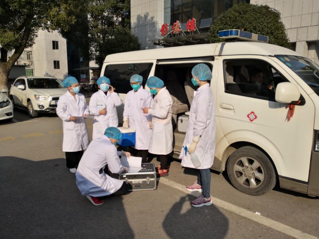 铿锵玫瑰绚丽绽放 记奋战在抗击疫情一线的应急队女队员