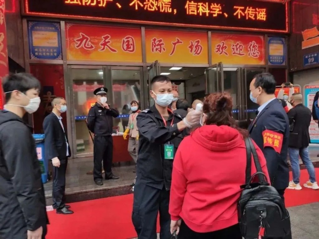 芦淞服饰市场群九天国际市场、九天布辅市场率先开工复市
