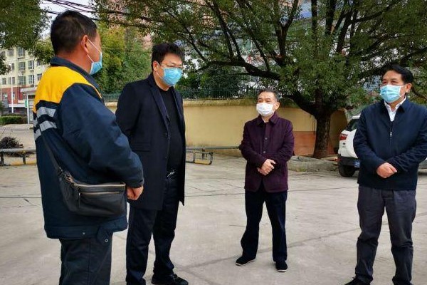 县委书记康月林督导企业和重点项目复工复产和疫情防控工作