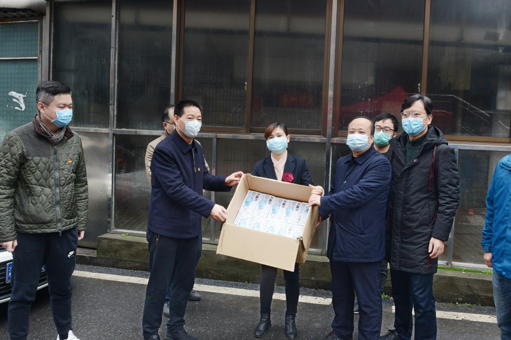 抗击疫情  我们勇做逆行者