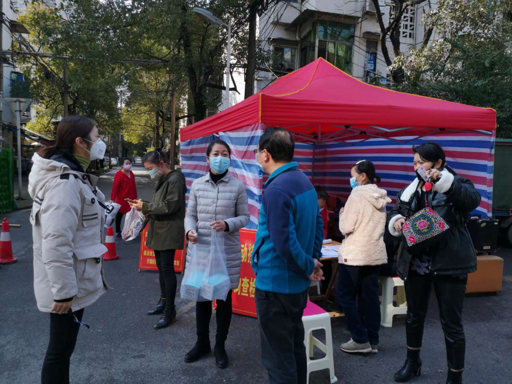 区政协一行赴基层督察疫情防控工作