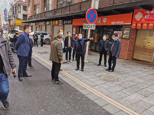晓彤局长督导调研城市街面、 户外公共场所全面卫生清洁行动工作