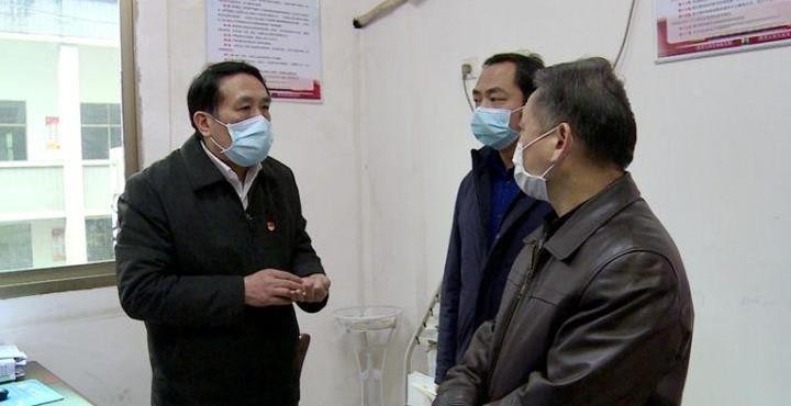 康月林采取“四不两直”方式深入村、社区暗访检查疫情防控工作