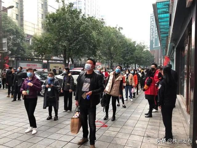芦淞服饰市场群九天国际市场、九天布辅市场率先开工复市