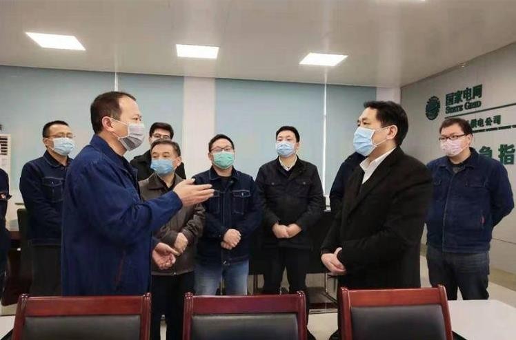 康月林督导银行网点疫情防控和企业复工复产工作