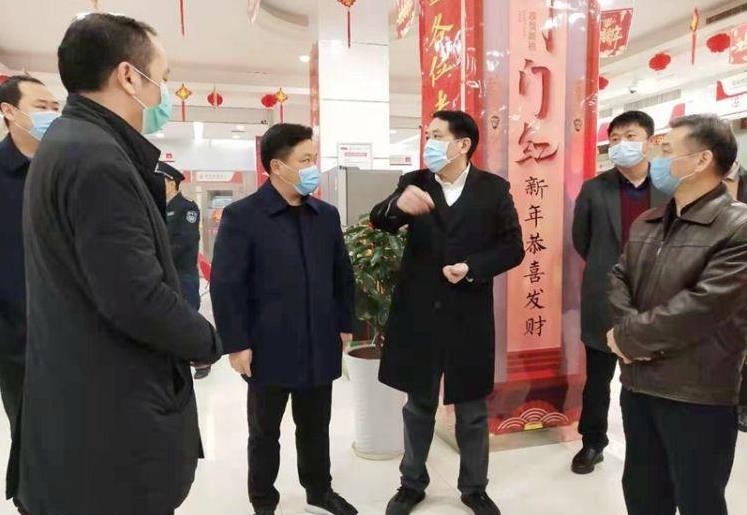 康月林督导银行网点疫情防控和企业复工复产工作
