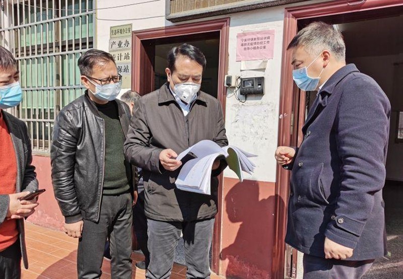 康月林深入一线督导疫情防控工作