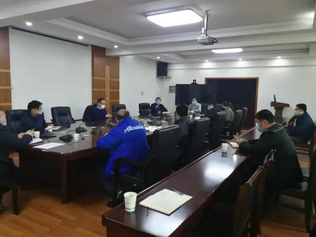 受委托市发改委党组书记主任向平召集工信、住建部门研究企业和项目复产复工