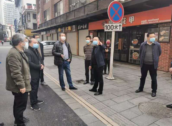 晓彤局长督导调研城市街面、 户外公共场所全面卫生清洁行动工作