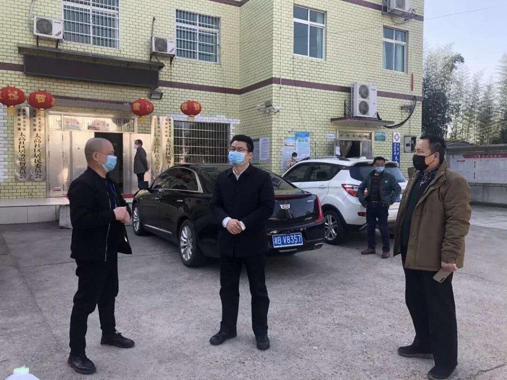 送物资、表慰问、鼓士气 | 株洲市生态环境局赴社区慰问一线抗疫队员