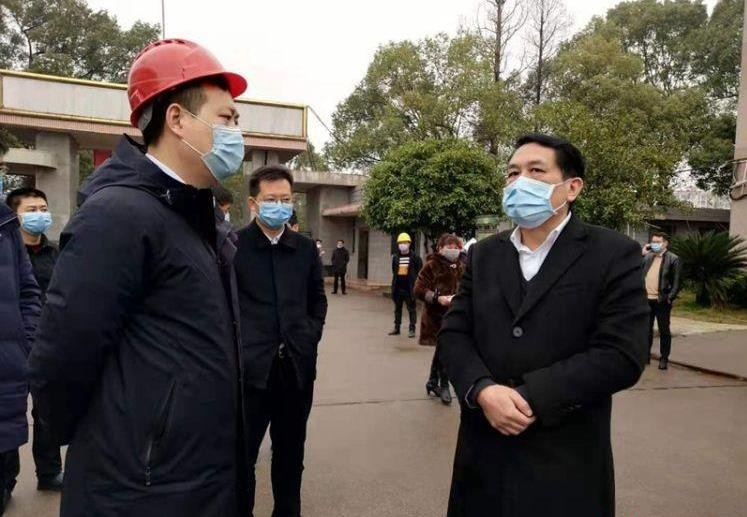 康月林督导银行网点疫情防控和企业复工复产工作