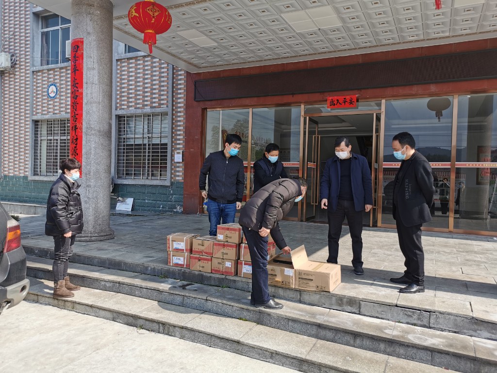株洲市农业农村局党组副书记、副局长张智敏赴贫困村指导疫情防控