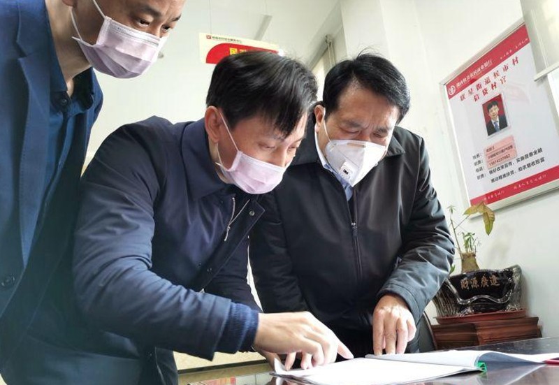 康月林深入一线督导疫情防控工作