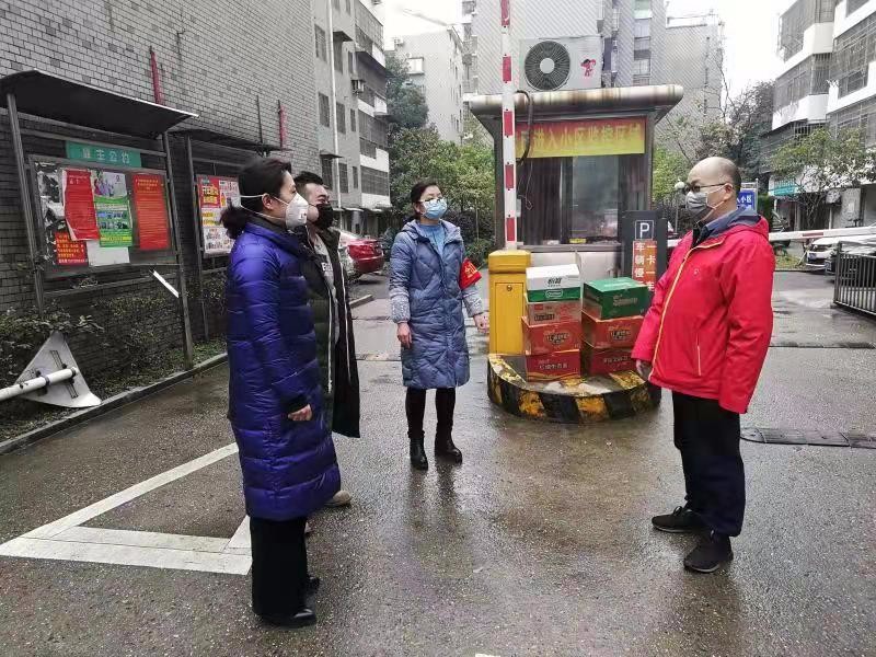 区委统战部一行深入金山街道督查疫情防控工作