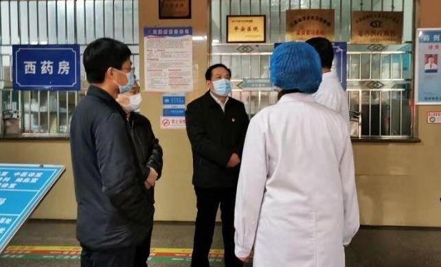 康月林采取“四不两直”方式深入村、社区暗访检查疫情防控工作