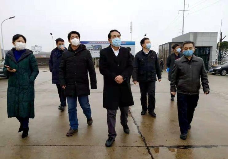 康月林督导银行网点疫情防控和企业复工复产工作