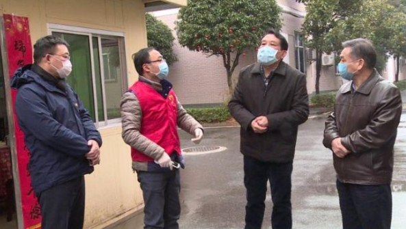 康月林元宵节督导疫情防控工作 看望慰问一线值班值守人员 强调:越是节假日越要严防死守不能松懈