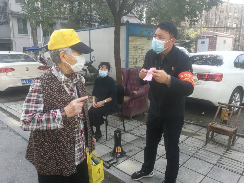 守好第一道防线 当好群众"贴心人"  ——市信访局党员干部进社区、企业抗疫日志