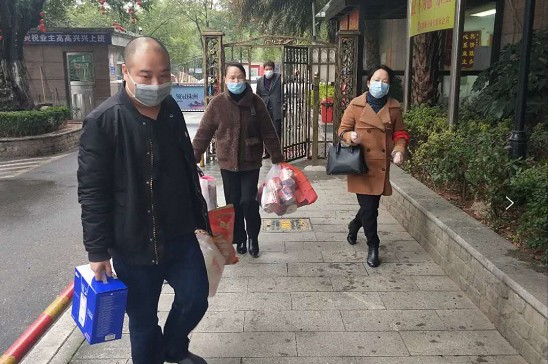 以心交心，共同战“疫” 茨菇塘街道慰问居家隔离对象