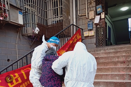 茨菇塘街道：90岁确诊病例治愈出院后   社区关怀不打折