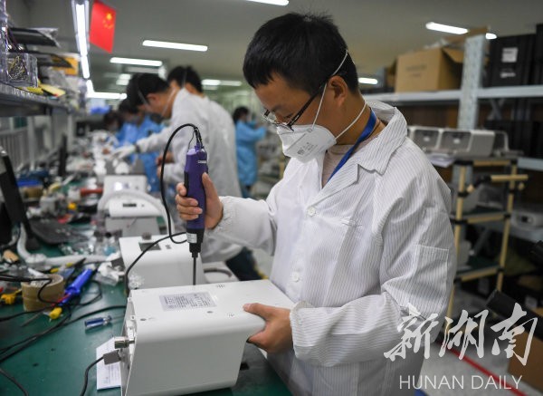 在习近平总书记重要讲话指引下｜为打赢疫情防控阻击战注入强大信心和力量