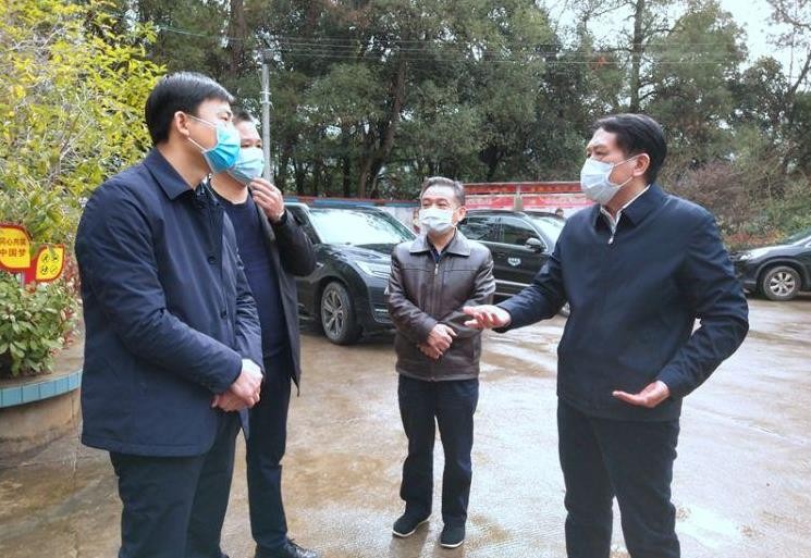康月林督导疫情防控工作强调：发挥基层党组织战斗堡垒作用，坚决打赢疫情防控的人民战争