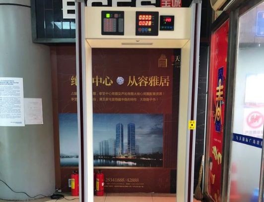芦淞服饰市场群九天国际市场、九天布辅市场率先开工复市