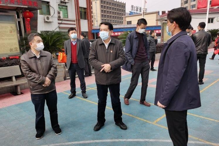 康月林督导疫情防控工作 看望慰问防疫一线工作人员