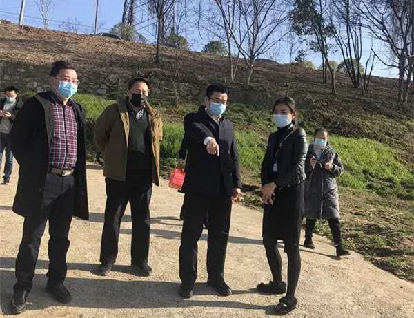 送物资、表慰问、鼓士气 | 株洲市生态环境局赴社区慰问一线抗疫队员