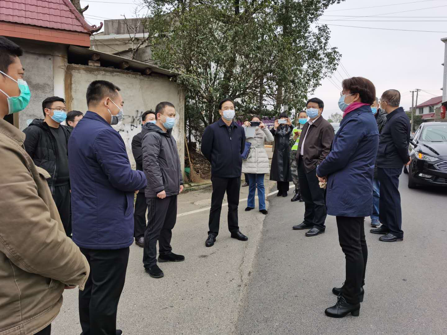 市委常委、政法委书记杨玉芳一行来仙庾镇督查新冠肺炎防控工作