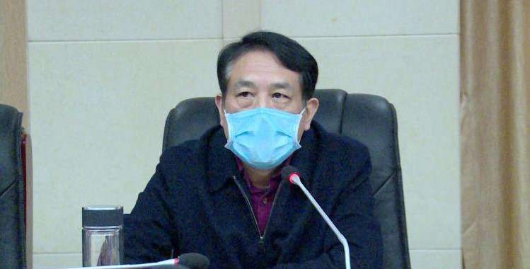 全县新冠肺炎疫情防控工作调度会:一手抓疫情防控 一手抓经济发展