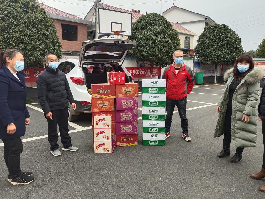 仙庾镇樟霞村：志愿者踊跃上火线，灾难面前显大爱