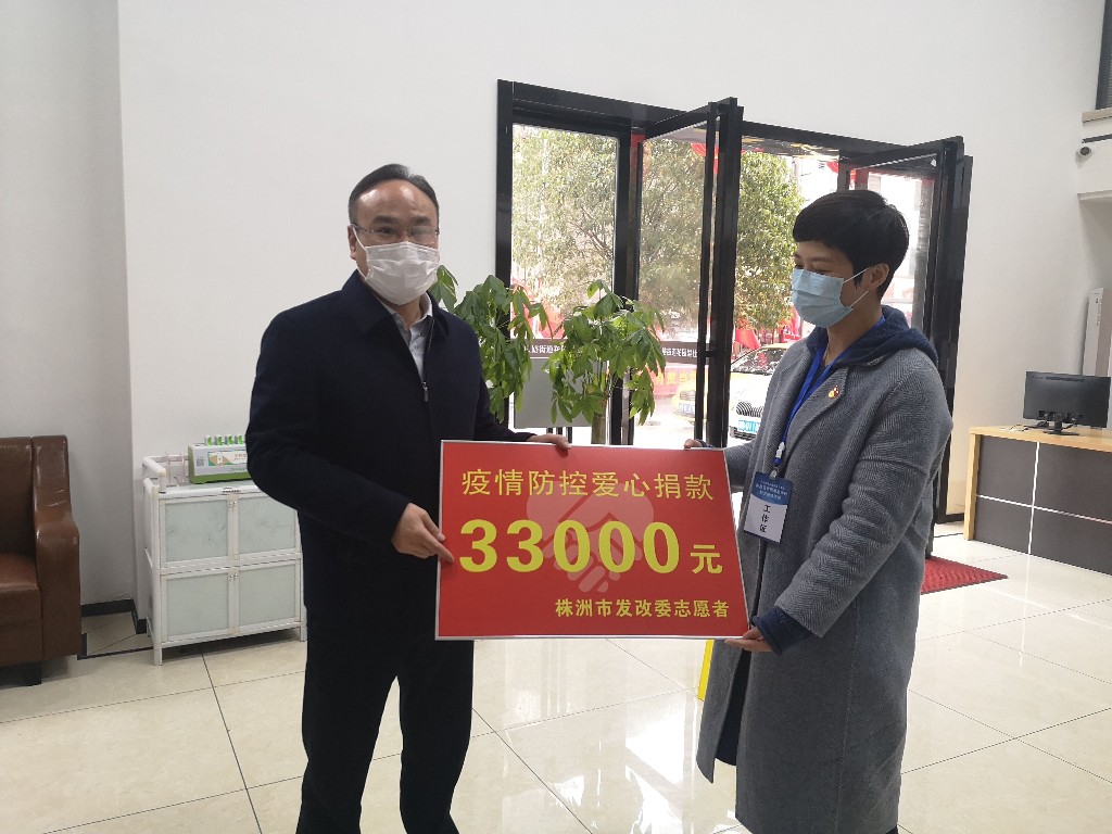 党代表进社区慰问疫情防控一线工作者