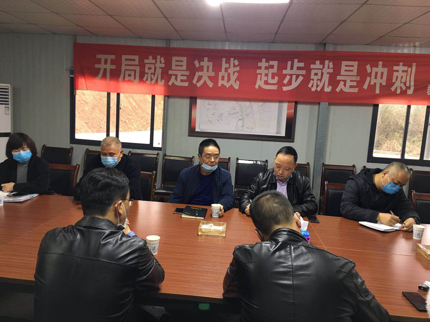 召开全区项目现场调度会--疫情防控不能松，项目发展要抓紧