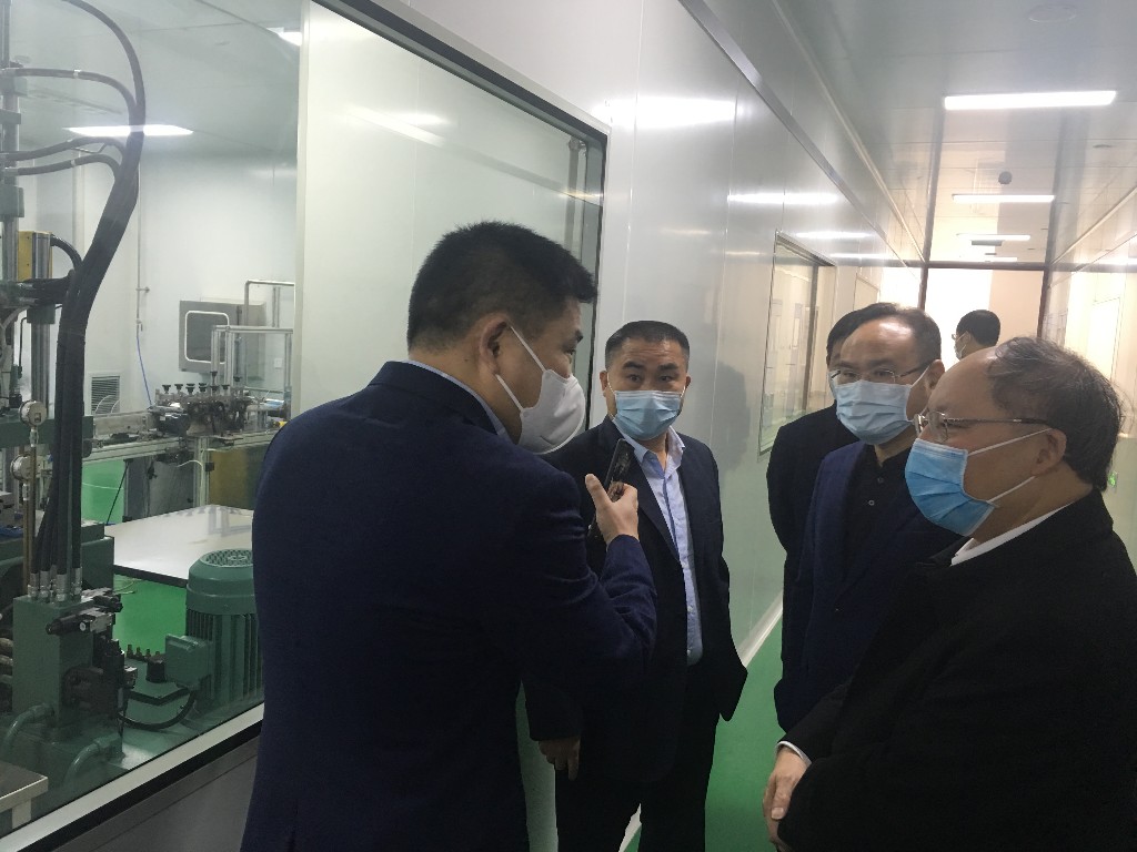 聚力达产量产，加快满足口罩需求：何剑波调研我市医用防护口罩生产企业