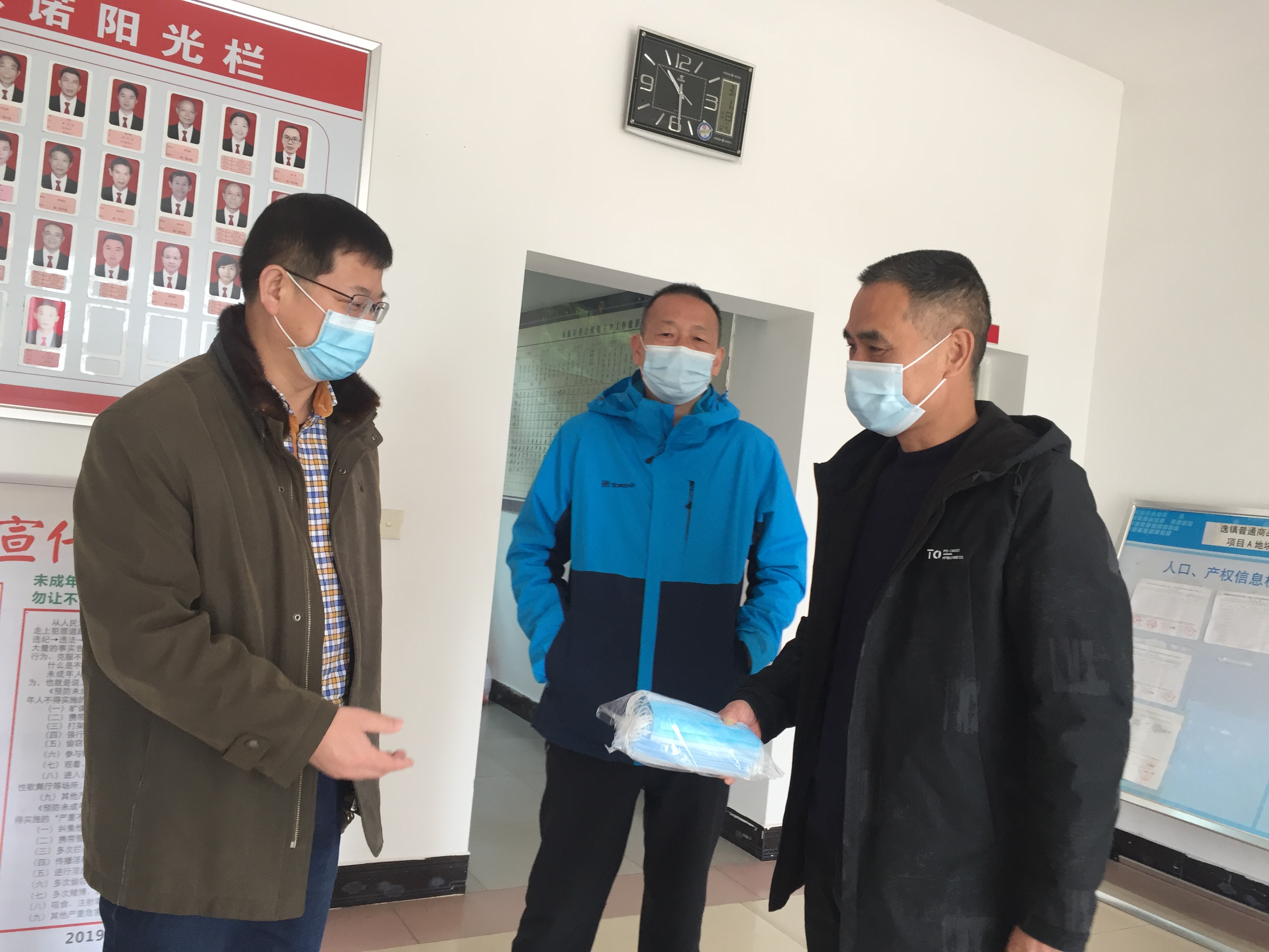 天元区教育局局长看望慰问一线防疫工作人员